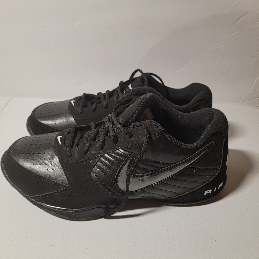 NIKE AIR LOW BASKETBALL SHOES